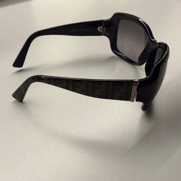 Fendi - Picture 2 of 4